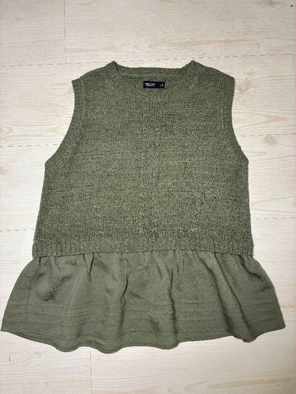 Simply Vera Vera Wang Olive Green Knit Peplum Sweater Vest Top Size Medium M